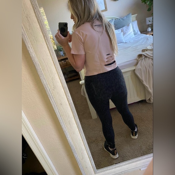 ‼️NWOT‼️Ripped/distressed cropped tee - Picture 5 of 8